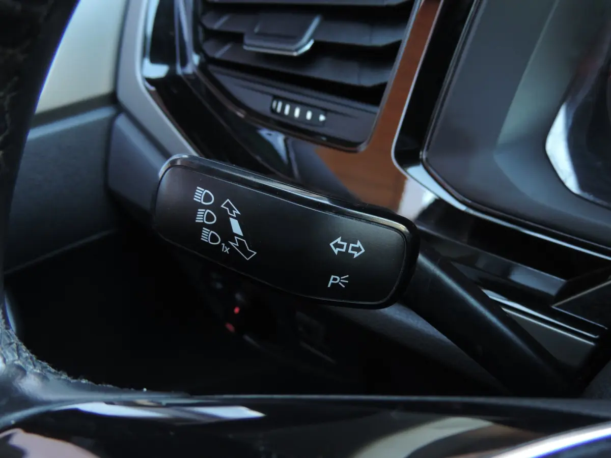1.0 TSI Comfortline 87.000km | Camera | 18” Allseason | ACC | CarPlay | Navi | Priv.glas | DAB | Bluetooth