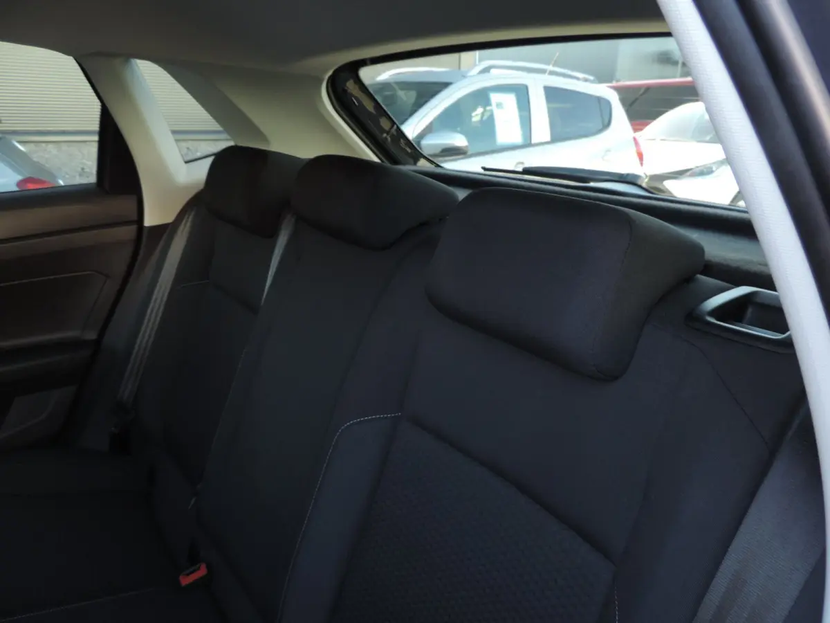 1.0 TSI Comfortline 87.000km | Camera | 18” Allseason | ACC | CarPlay | Navi | Priv.glas | DAB | Bluetooth