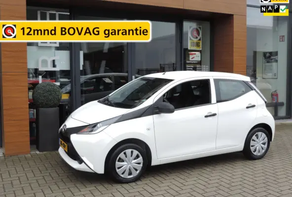 1.0 VVT-i 5D x-now 74.000km | Afneembare trekhaak | Airco | LED dagrijverl | CV op afstand | El ramen