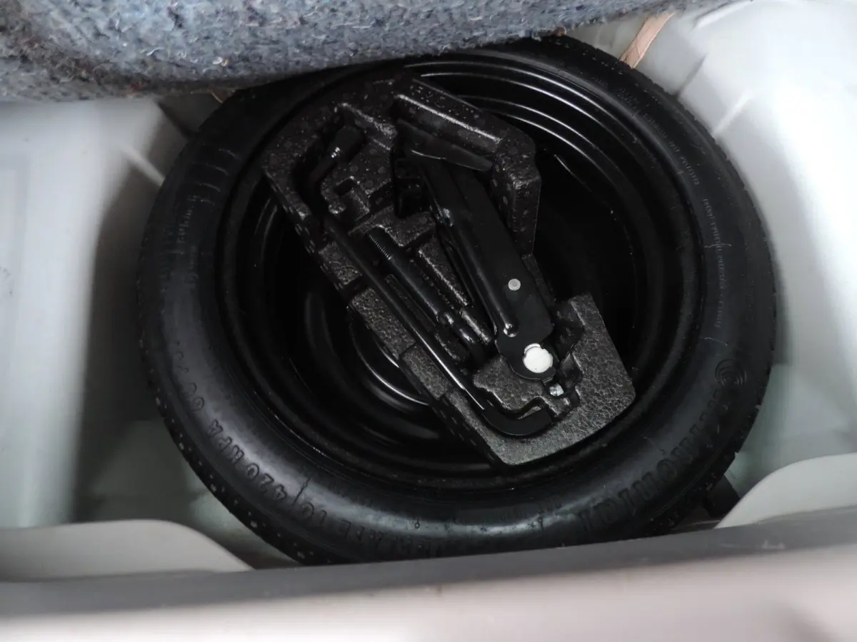 1.0 VVT-i 5D x-now 74.000km | Afneembare trekhaak | Airco | LED dagrijverl | CV op afstand | El ramen