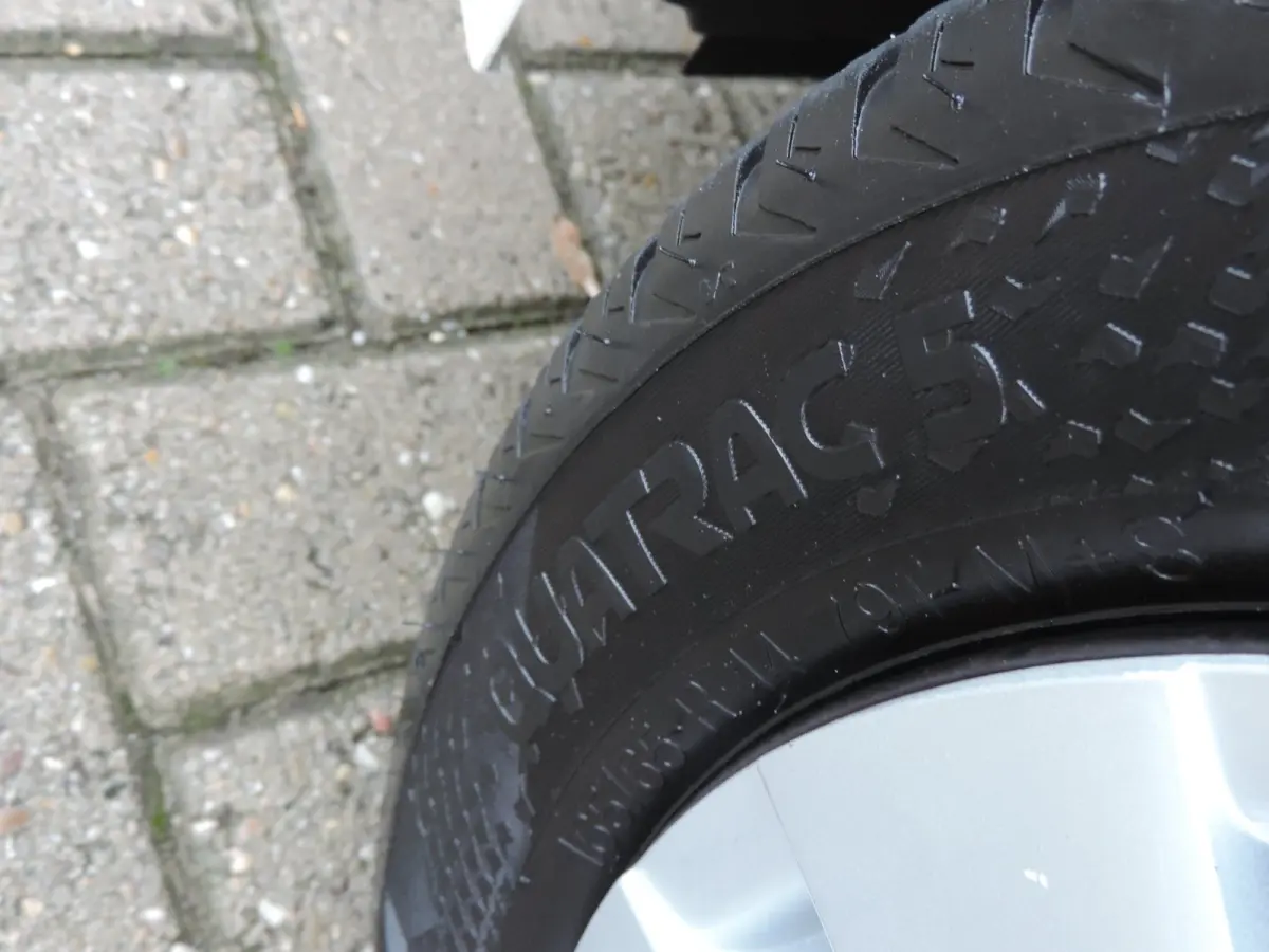 1.0 VVT-i 5D x-now 74.000km | Afneembare trekhaak | Airco | LED dagrijverl | CV op afstand | El ramen