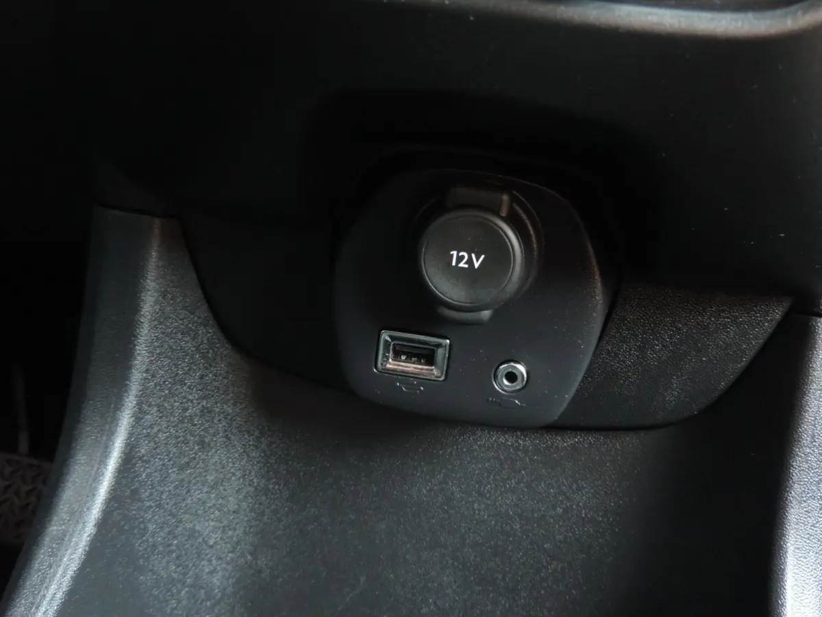 1.0 VVT-i 5D x-now 74.000km | Afneembare trekhaak | Airco | LED dagrijverl | CV op afstand | El ramen