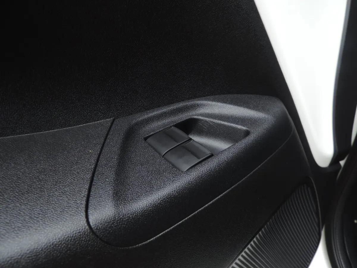 1.0 VVT-i 5D x-now 74.000km | Afneembare trekhaak | Airco | LED dagrijverl | CV op afstand | El ramen