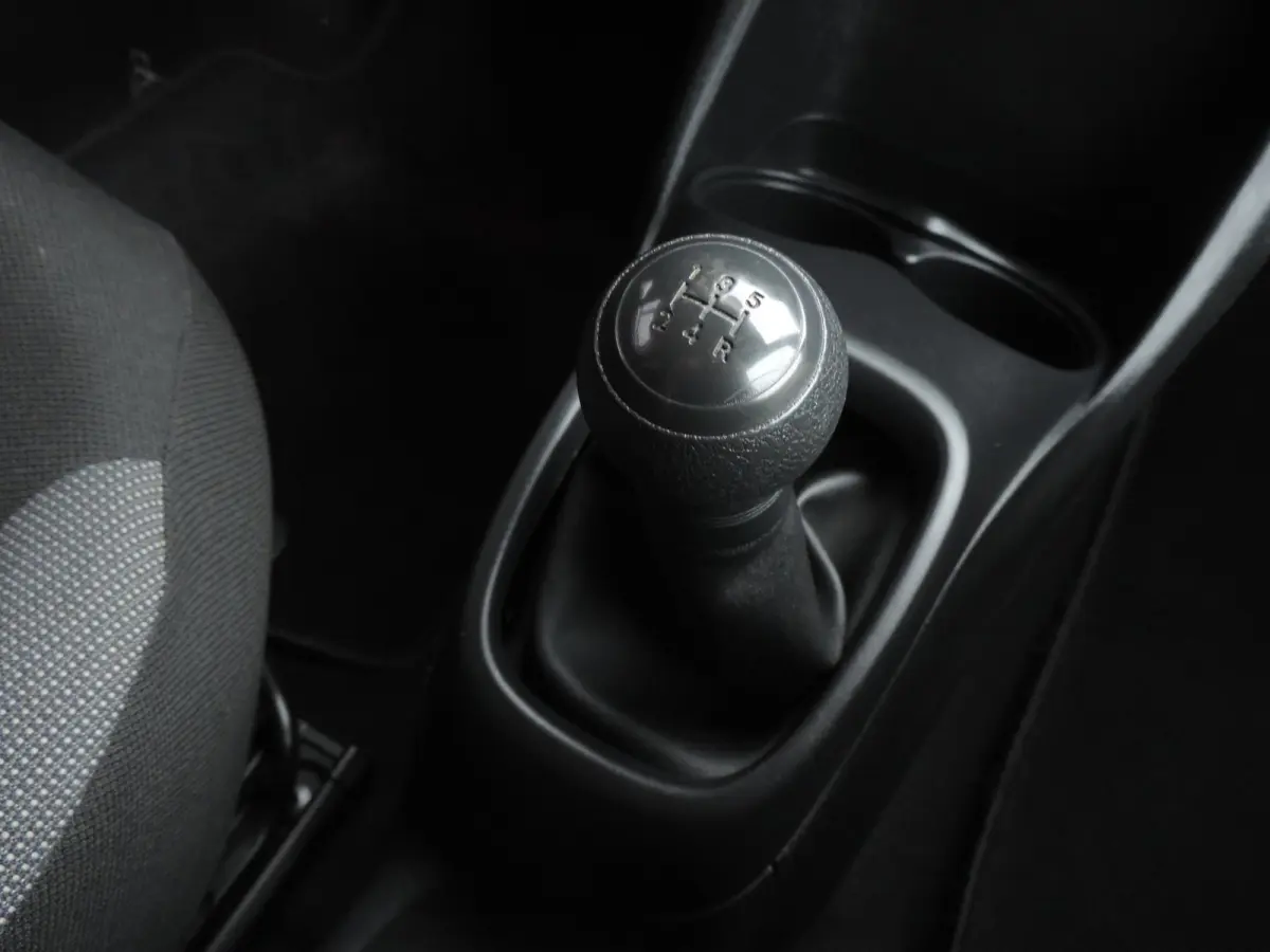 1.0 VVT-i 5D x-now 74.000km | Afneembare trekhaak | Airco | LED dagrijverl | CV op afstand | El ramen