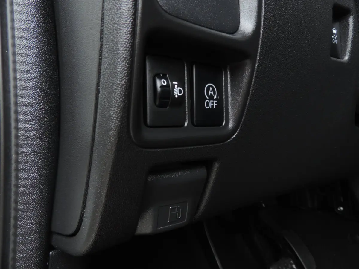 1.0 VVT-i 5D x-now 74.000km | Afneembare trekhaak | Airco | LED dagrijverl | CV op afstand | El ramen