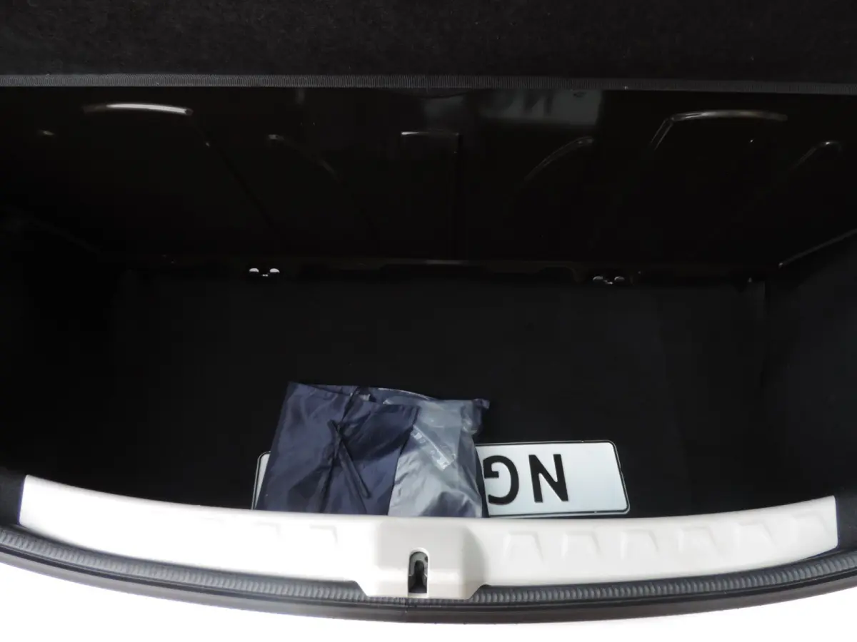1.0 VVT-i 5D x-now 74.000km | Afneembare trekhaak | Airco | LED dagrijverl | CV op afstand | El ramen