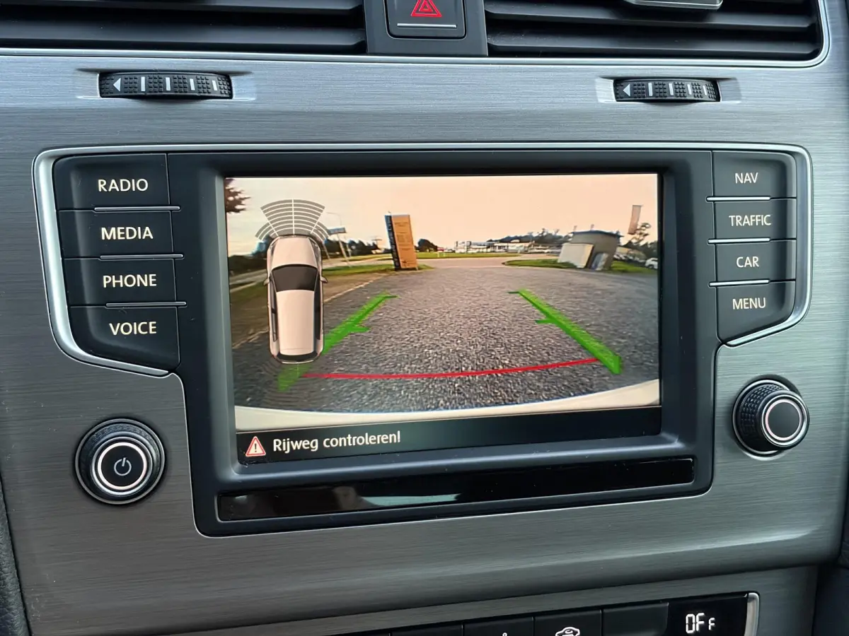 1.0 TSI Business Edition Connected ✓2e Eigenaar✓Camera✓Navi✓Net beurt gehad✓Clima✓Cruise✓6 Bak✓116pk✓Pdc V+A✓Lm velgen✓N.A.P✓Apk tot 11-2027