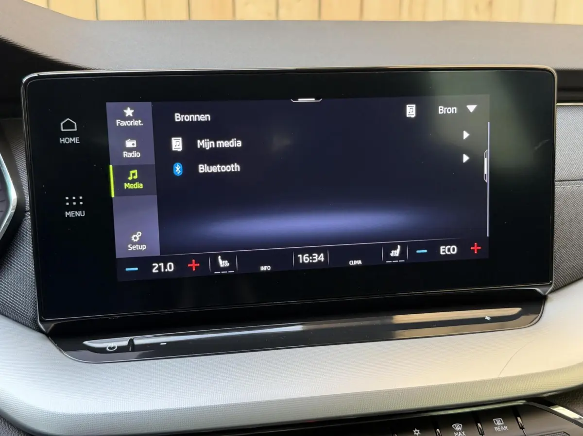 1.4 TSI iV PHEV Business Edition Plus Apple CarPlay/Android Auto | Achteruitrijcamera | Adaptieve cruise control | Climate control | Dodehoek detectie | LED verlichting | Parkeersensoren voo