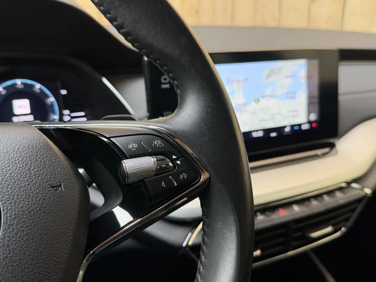 1.4 TSI iV PHEV Business Edition Plus Apple CarPlay/Android Auto | Achteruitrijcamera | Adaptieve cruise control | Climate control | Dodehoek detectie | LED verlichting | Parkeersensoren voo