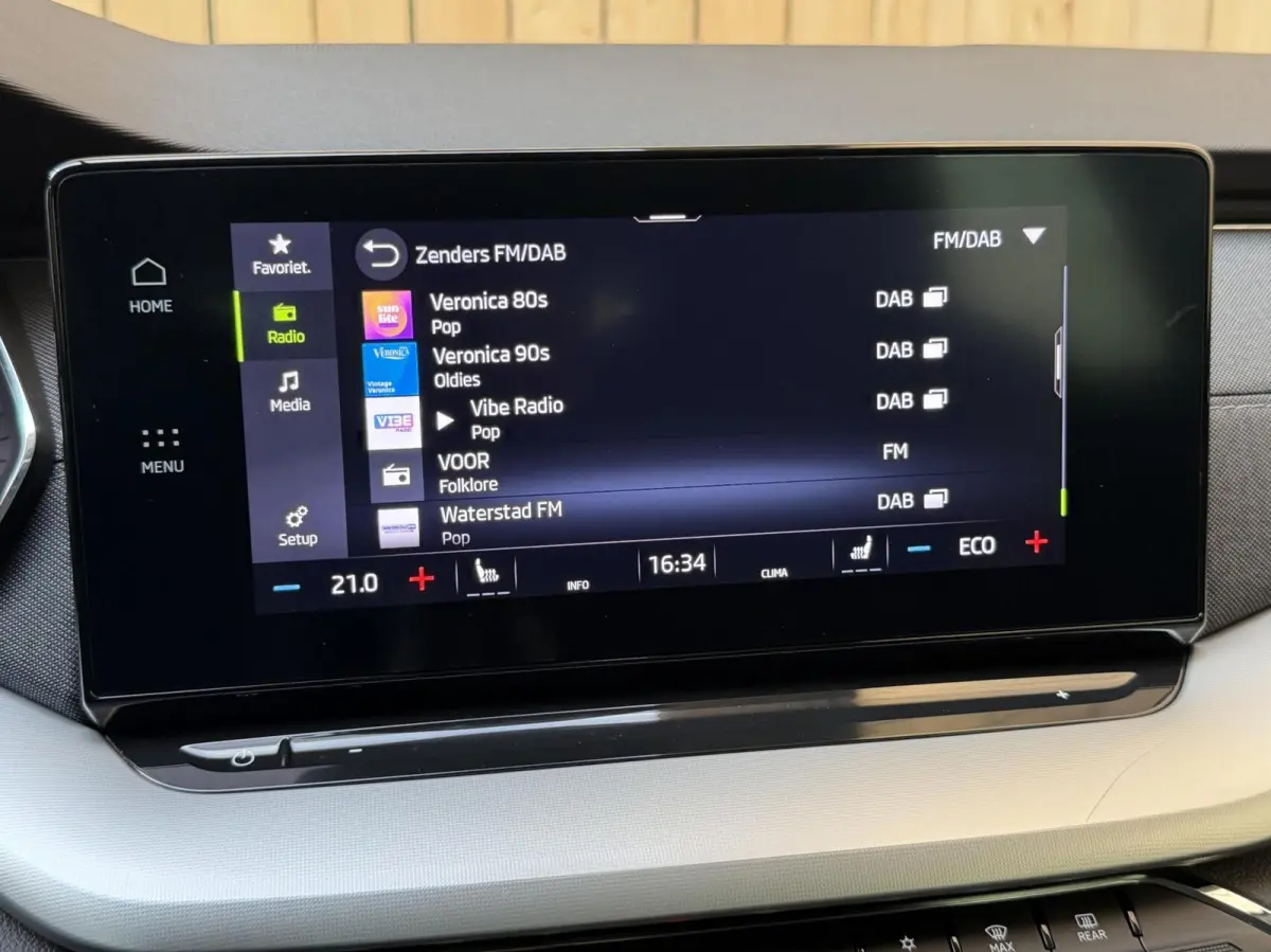 1.4 TSI iV PHEV Business Edition Plus Apple CarPlay/Android Auto | Achteruitrijcamera | Adaptieve cruise control | Climate control | Dodehoek detectie | LED verlichting | Parkeersensoren voo
