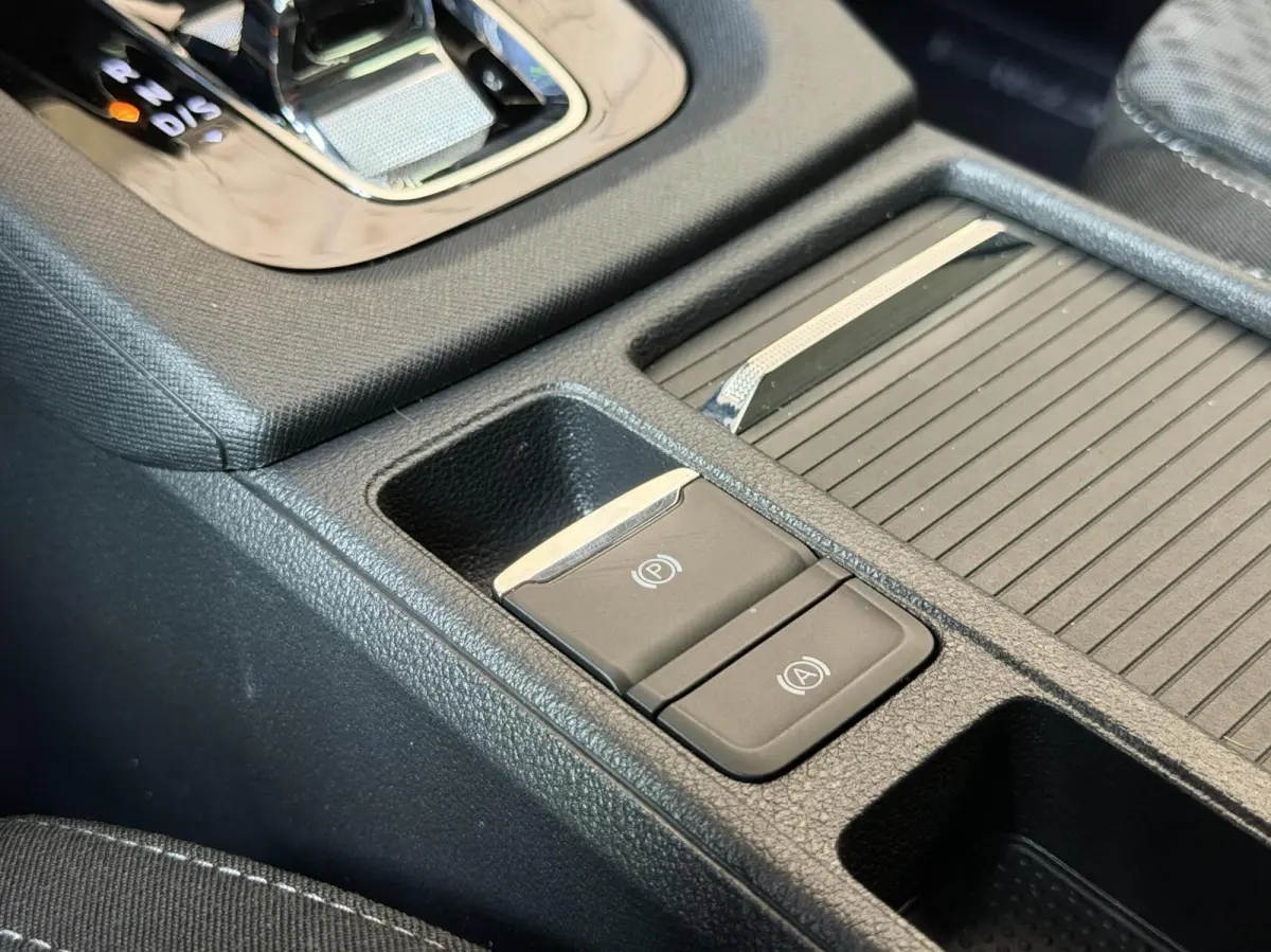1.4 TSI iV PHEV Business Edition Plus Apple CarPlay/Android Auto | Achteruitrijcamera | Adaptieve cruise control | Climate control | Dodehoek detectie | LED verlichting | Parkeersensoren voo