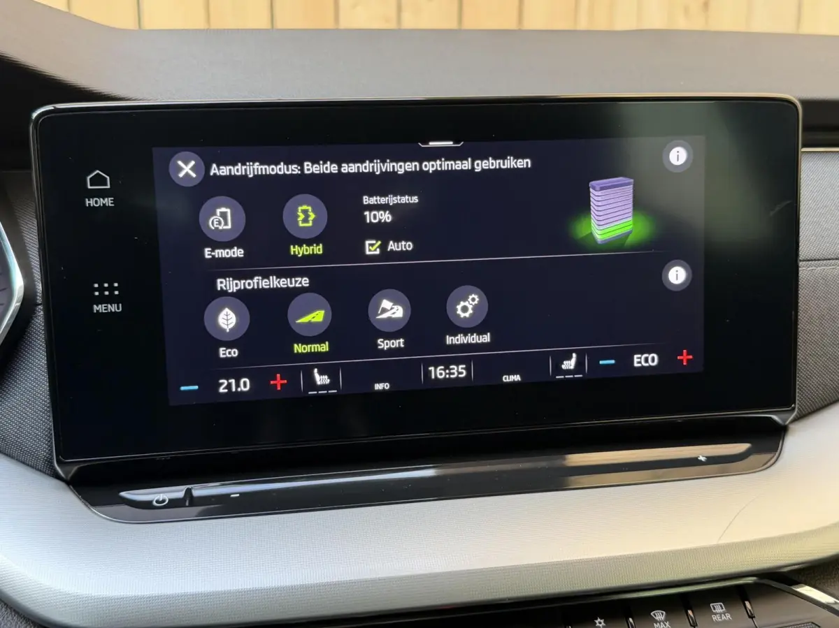 1.4 TSI iV PHEV Business Edition Plus Apple CarPlay/Android Auto | Achteruitrijcamera | Adaptieve cruise control | Climate control | Dodehoek detectie | LED verlichting | Parkeersensoren voo