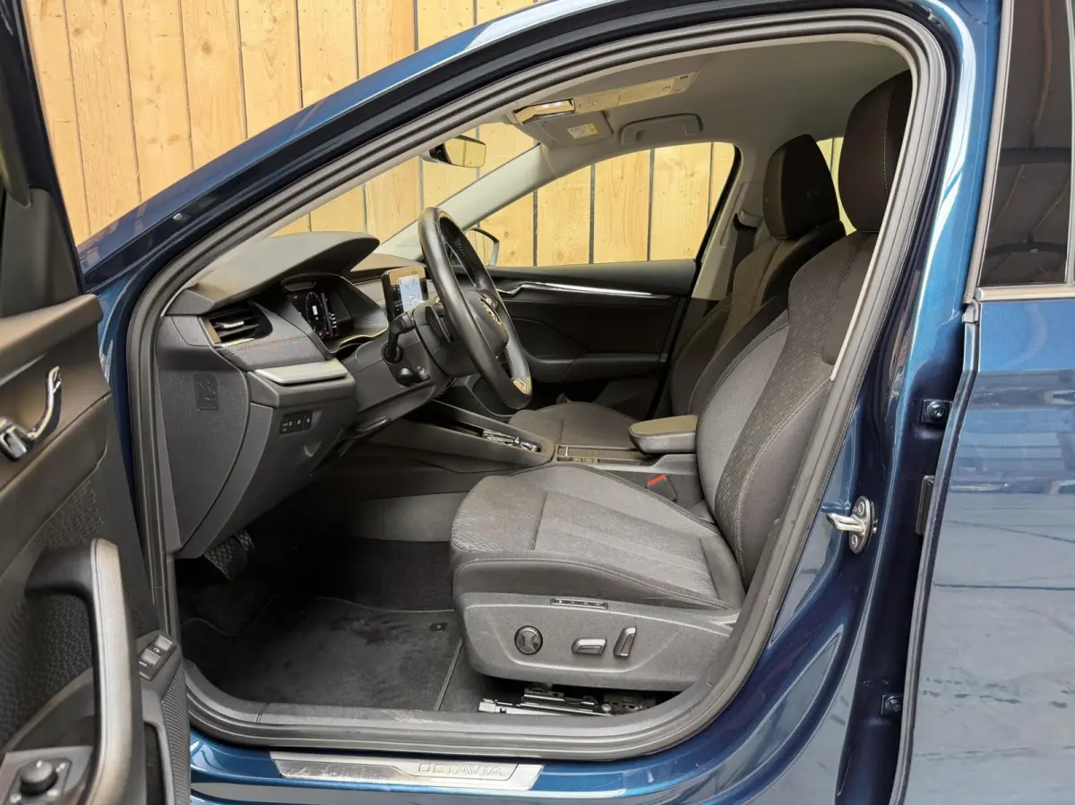 1.4 TSI iV PHEV Business Edition Plus Apple CarPlay/Android Auto | Achteruitrijcamera | Adaptieve cruise control | Climate control | Dodehoek detectie | LED verlichting | Parkeersensoren voo