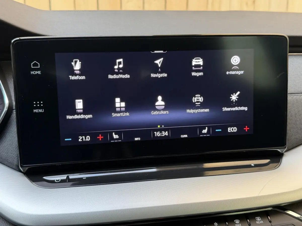 1.4 TSI iV PHEV Business Edition Plus Apple CarPlay/Android Auto | Achteruitrijcamera | Adaptieve cruise control | Climate control | Dodehoek detectie | LED verlichting | Parkeersensoren voo