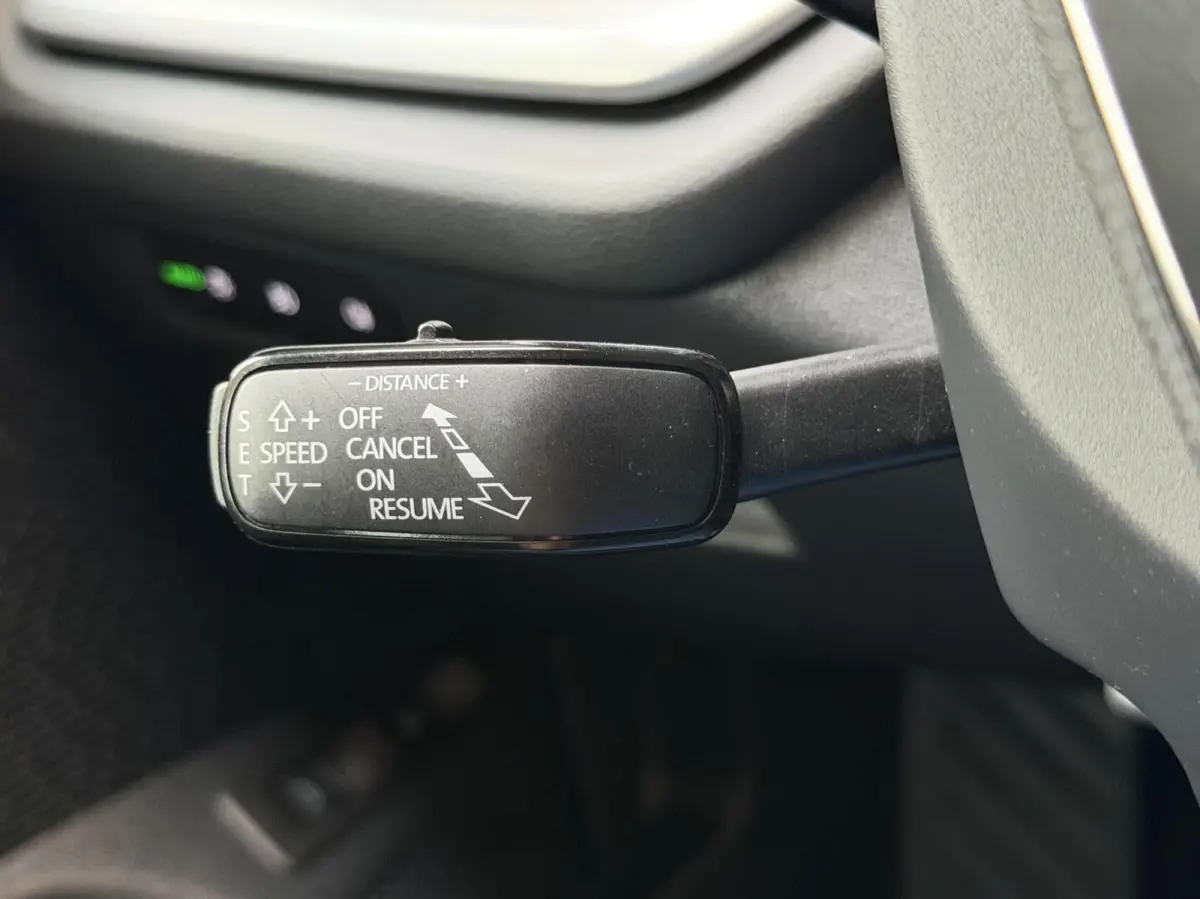 1.4 TSI iV PHEV Business Edition Plus Apple CarPlay/Android Auto | Achteruitrijcamera | Adaptieve cruise control | Climate control | Dodehoek detectie | LED verlichting | Parkeersensoren voo