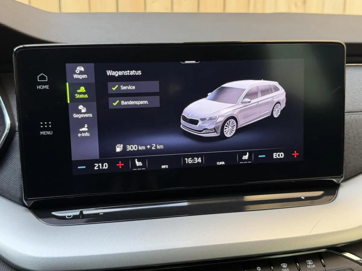 1.4 TSI iV PHEV Business Edition Plus Apple CarPlay/Android Auto | Achteruitrijcamera | Adaptieve cruise control | Climate control | Dodehoek detectie | LED verlichting | Parkeersensoren voo