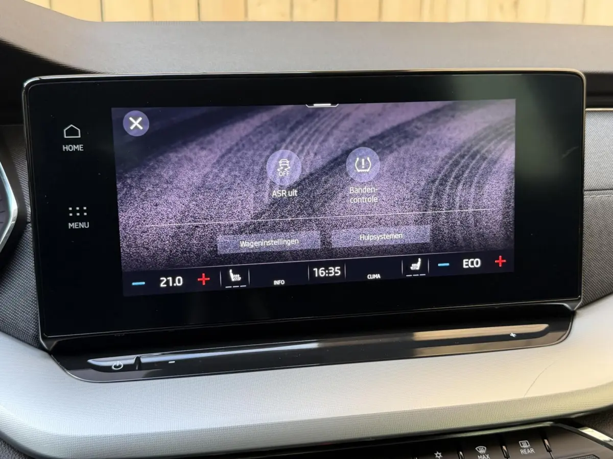1.4 TSI iV PHEV Business Edition Plus Apple CarPlay/Android Auto | Achteruitrijcamera | Adaptieve cruise control | Climate control | Dodehoek detectie | LED verlichting | Parkeersensoren voo