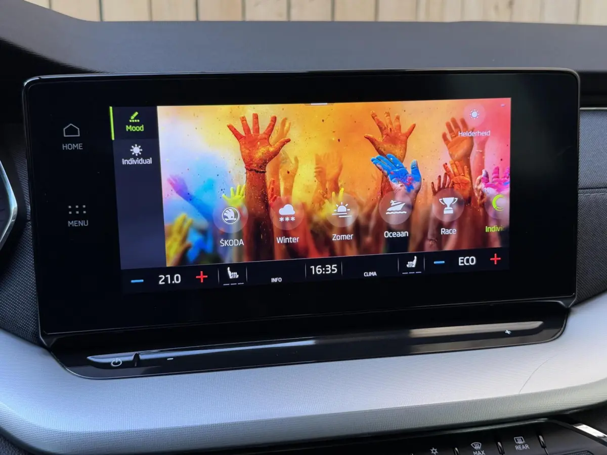 1.4 TSI iV PHEV Business Edition Plus Apple CarPlay/Android Auto | Achteruitrijcamera | Adaptieve cruise control | Climate control | Dodehoek detectie | LED verlichting | Parkeersensoren voo