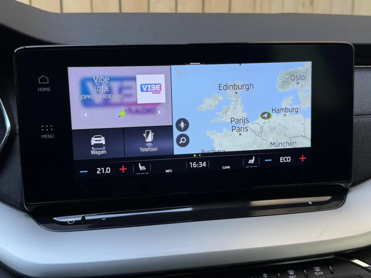 1.4 TSI iV PHEV Business Edition Plus Apple CarPlay/Android Auto | Achteruitrijcamera | Adaptieve cruise control | Climate control | Dodehoek detectie | LED verlichting | Parkeersensoren voo