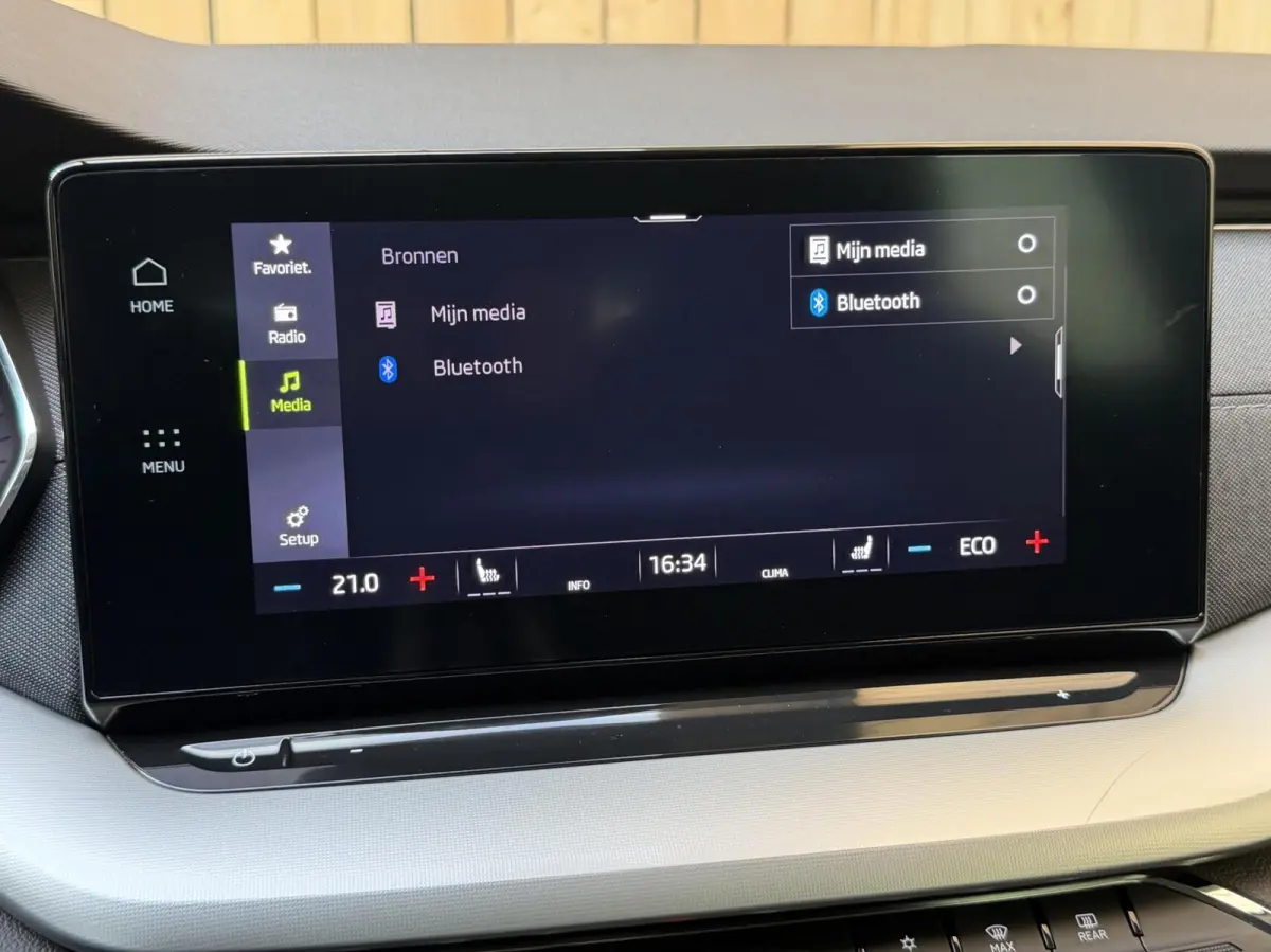1.4 TSI iV PHEV Business Edition Plus Apple CarPlay/Android Auto | Achteruitrijcamera | Adaptieve cruise control | Climate control | Dodehoek detectie | LED verlichting | Parkeersensoren voo