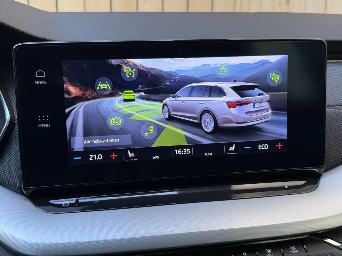 1.4 TSI iV PHEV Business Edition Plus Apple CarPlay/Android Auto | Achteruitrijcamera | Adaptieve cruise control | Climate control | Dodehoek detectie | LED verlichting | Parkeersensoren voo