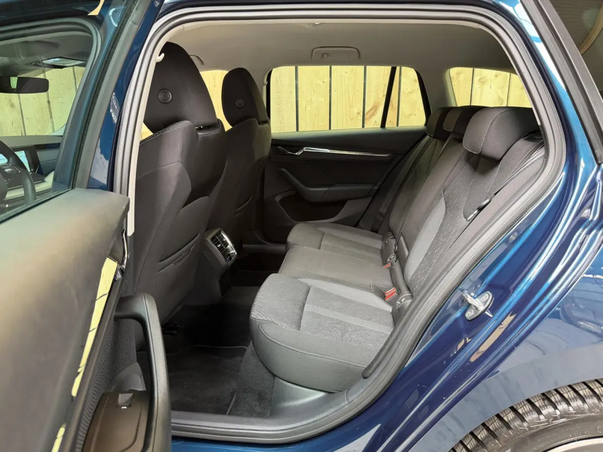 1.4 TSI iV PHEV Business Edition Plus Apple CarPlay/Android Auto | Achteruitrijcamera | Adaptieve cruise control | Climate control | Dodehoek detectie | LED verlichting | Parkeersensoren voo