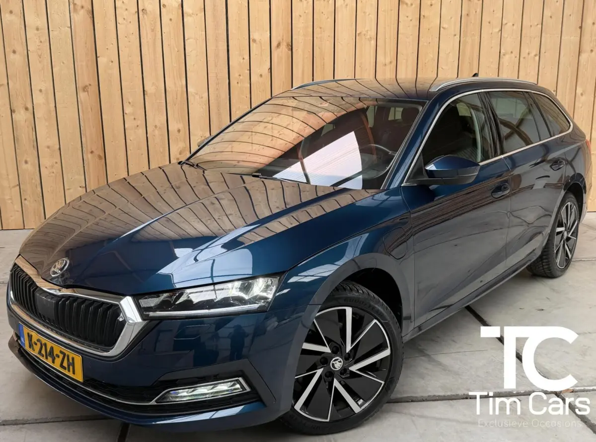 1.4 TSI iV PHEV Business Edition Plus Apple CarPlay/Android Auto | Achteruitrijcamera | Adaptieve cruise control | Climate control | Dodehoek detectie | LED verlichting | Parkeersensoren voo