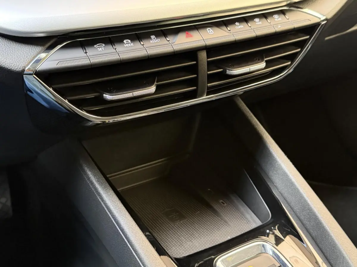 1.4 TSI iV PHEV Business Edition Plus Apple CarPlay/Android Auto | Achteruitrijcamera | Adaptieve cruise control | Climate control | Dodehoek detectie | LED verlichting | Parkeersensoren voo