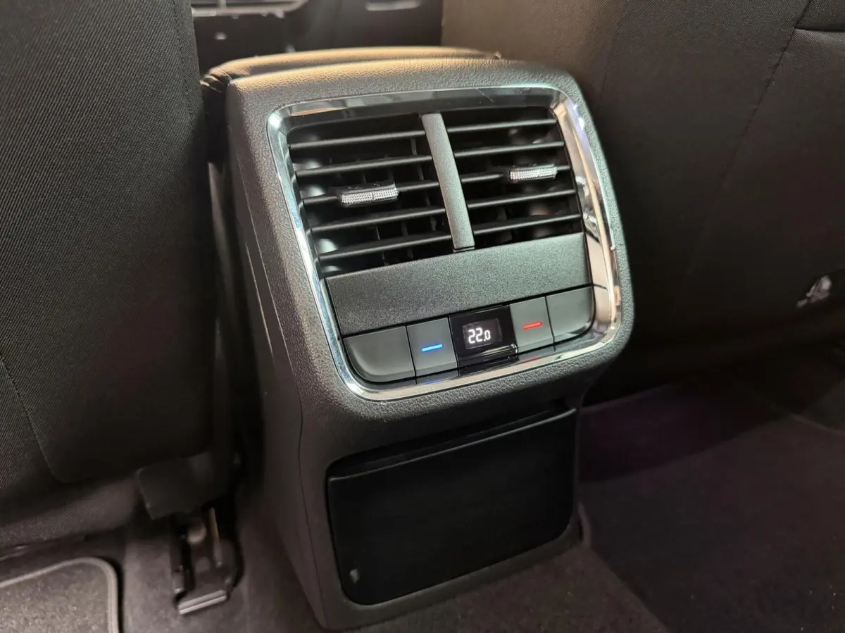 1.4 TSI iV PHEV Business Edition Plus Apple CarPlay/Android Auto | Achteruitrijcamera | Adaptieve cruise control | Climate control | Dodehoek detectie | LED verlichting | Parkeersensoren voo