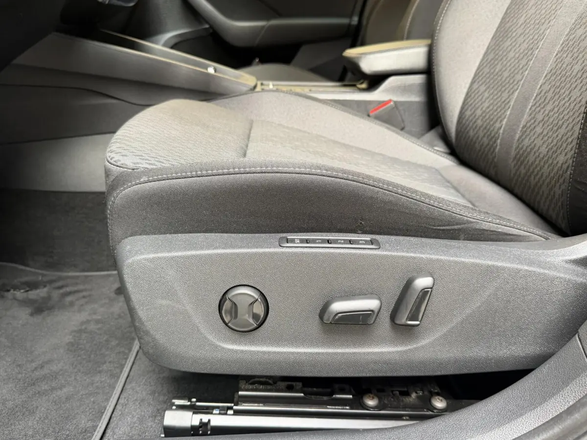 1.4 TSI iV PHEV Business Edition Plus Apple CarPlay/Android Auto | Achteruitrijcamera | Adaptieve cruise control | Climate control | Dodehoek detectie | LED verlichting | Parkeersensoren voo