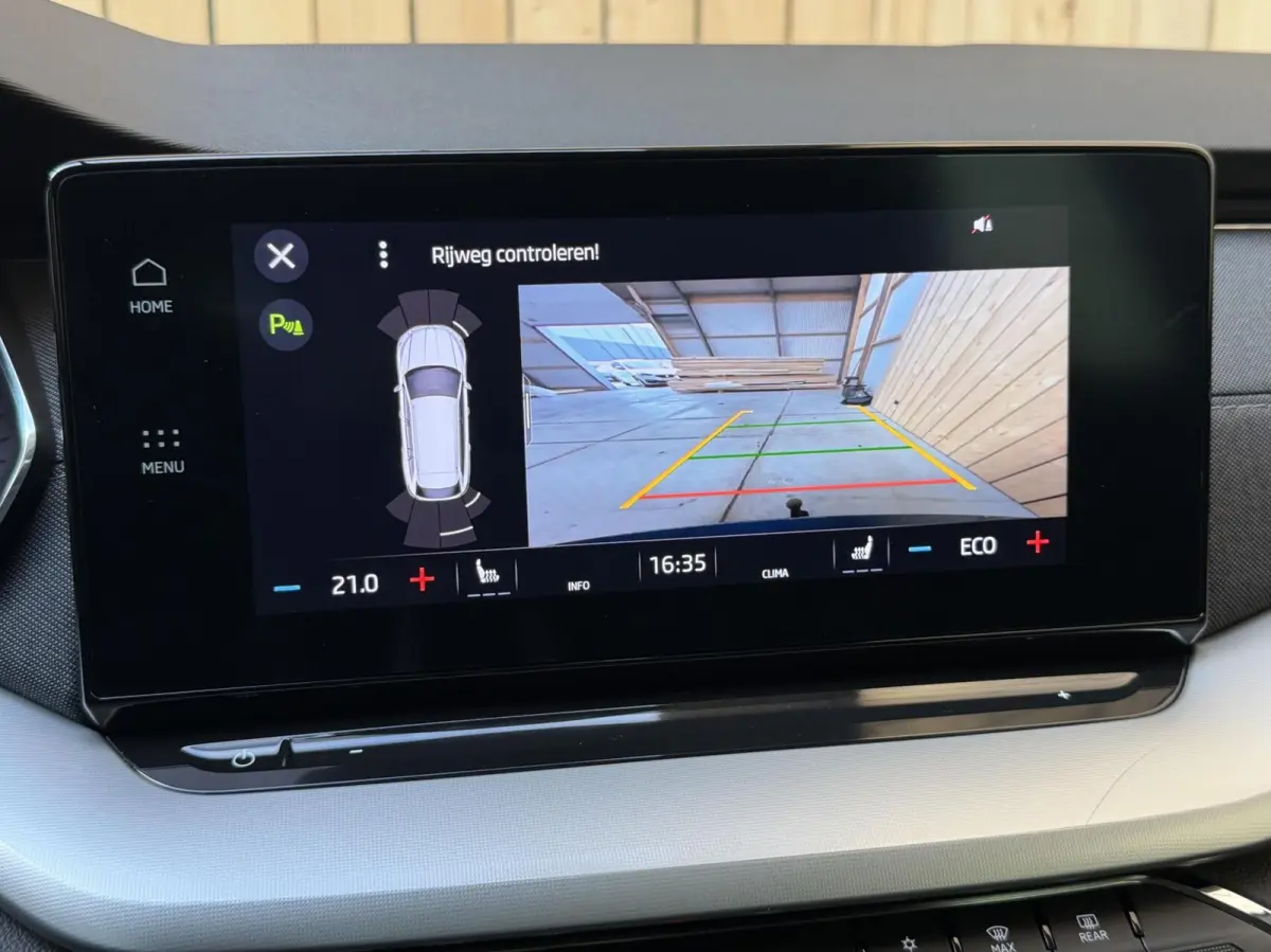 1.4 TSI iV PHEV Business Edition Plus Apple CarPlay/Android Auto | Achteruitrijcamera | Adaptieve cruise control | Climate control | Dodehoek detectie | LED verlichting | Parkeersensoren voo