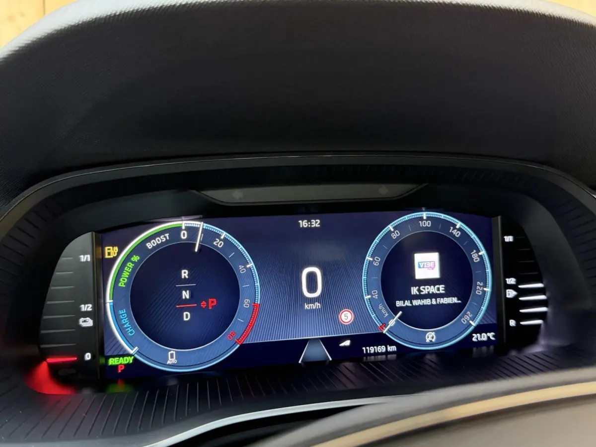 1.4 TSI iV PHEV Business Edition Plus Apple CarPlay/Android Auto | Achteruitrijcamera | Adaptieve cruise control | Climate control | Dodehoek detectie | LED verlichting | Parkeersensoren voo
