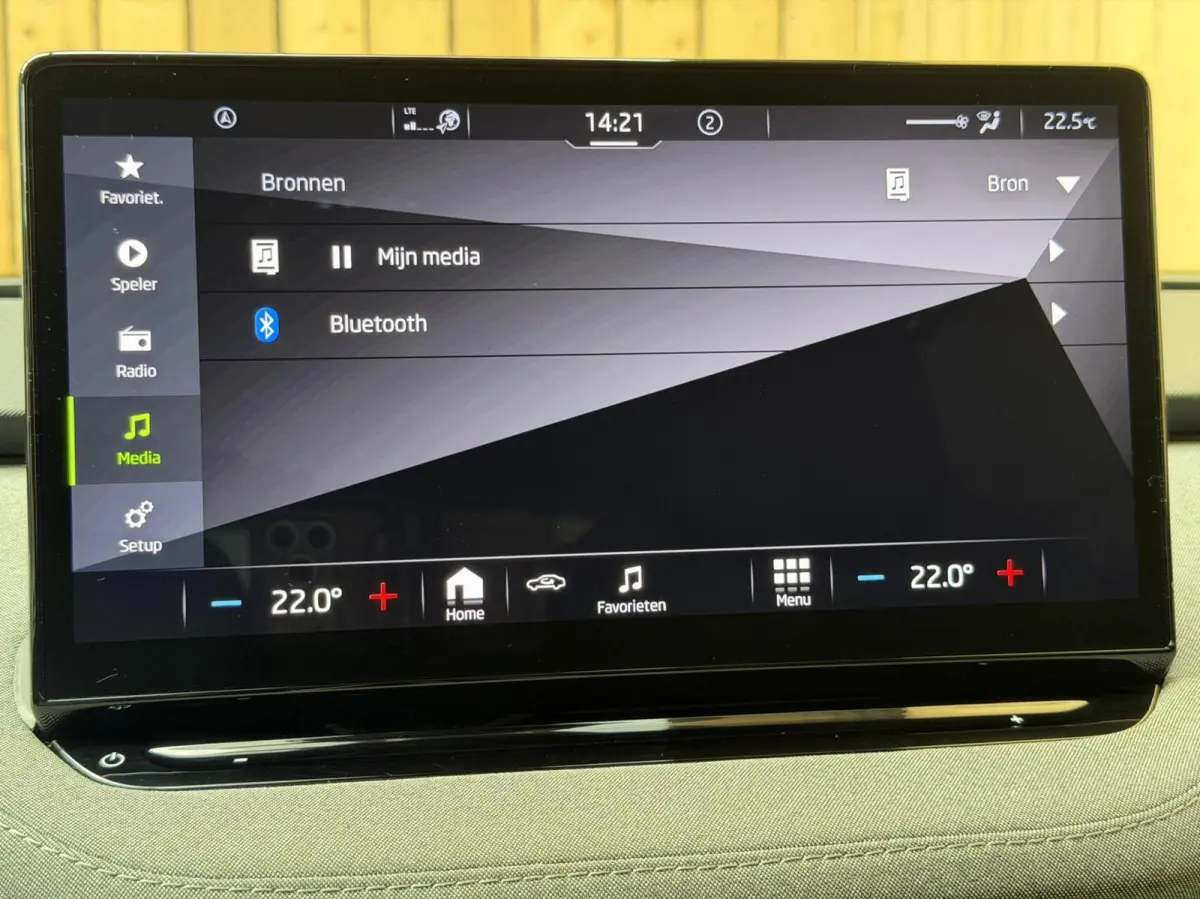 80 Adaptieve cruise control | Apple CarPlay/Android Auto | Climate control | Getint glas| Keyless entry | LED verlichting | Elektrisch bedienbare achterklep | Stuurwiel verwarmd | Rondomzich