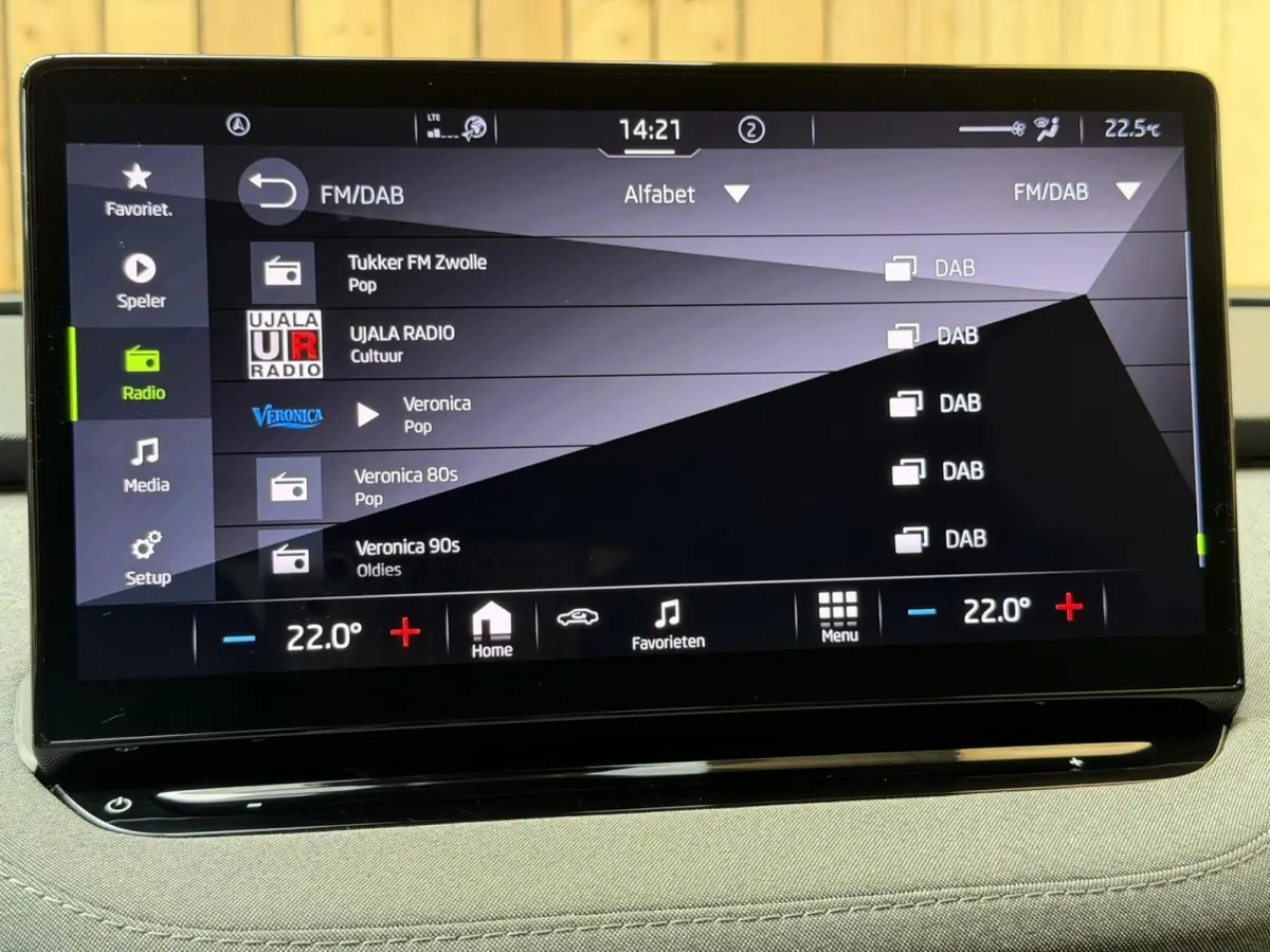 80 Adaptieve cruise control | Apple CarPlay/Android Auto | Climate control | Getint glas| Keyless entry | LED verlichting | Elektrisch bedienbare achterklep | Stuurwiel verwarmd | Rondomzich