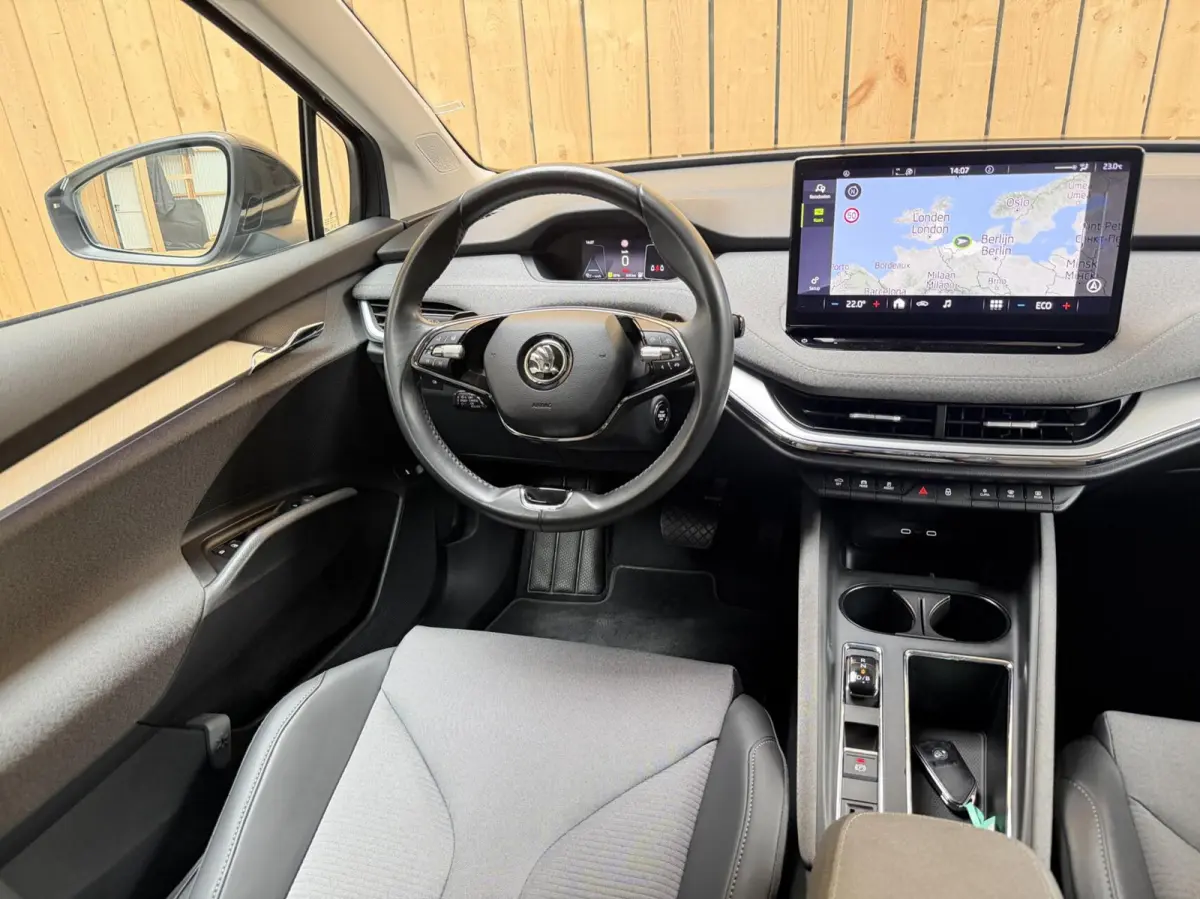 80 Adaptieve cruise control | Apple CarPlay/Android Auto | Climate control | Getint glas| Keyless entry | LED verlichting | Elektrisch bedienbare achterklep | Stuurwiel verwarmd | Rondomzich