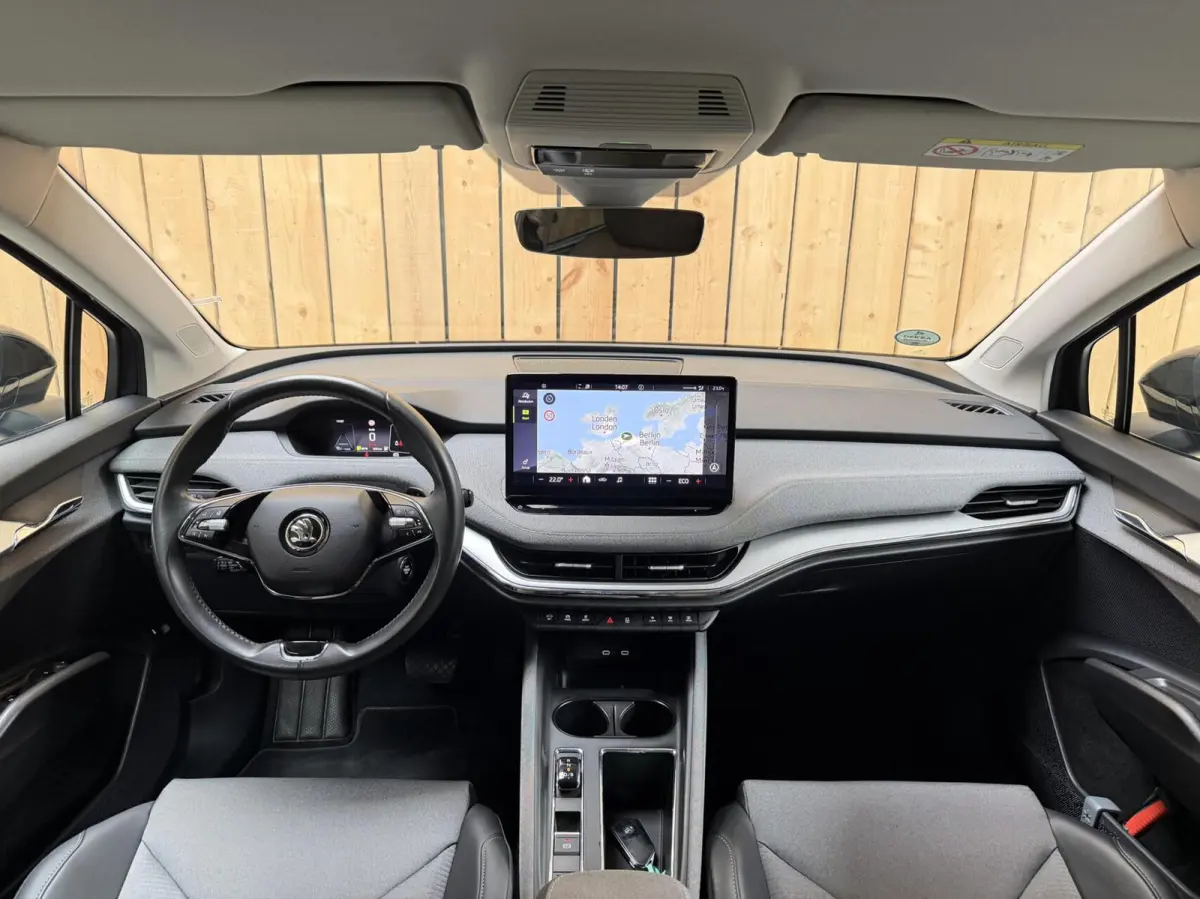 80 Adaptieve cruise control | Apple CarPlay/Android Auto | Climate control | Getint glas| Keyless entry | LED verlichting | Elektrisch bedienbare achterklep | Stuurwiel verwarmd | Rondomzich