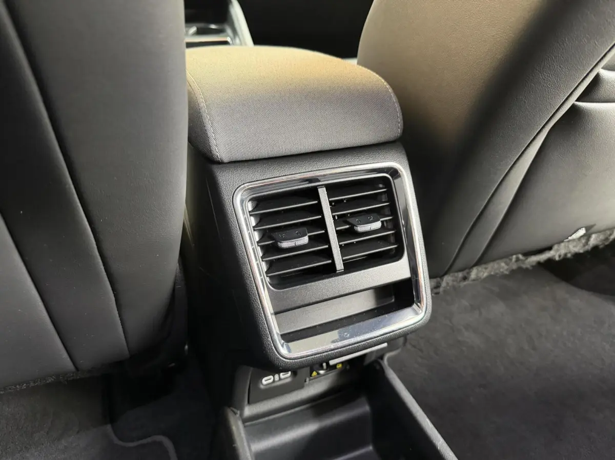 80 Adaptieve cruise control | Apple CarPlay/Android Auto | Climate control | Getint glas| Keyless entry | LED verlichting | Elektrisch bedienbare achterklep | Stuurwiel verwarmd | Rondomzich