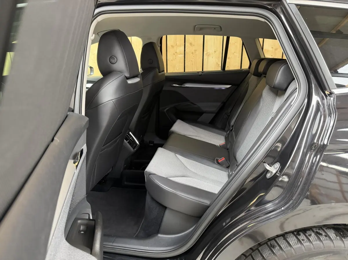 80 Adaptieve cruise control | Apple CarPlay/Android Auto | Climate control | Getint glas| Keyless entry | LED verlichting | Elektrisch bedienbare achterklep | Stuurwiel verwarmd | Rondomzich