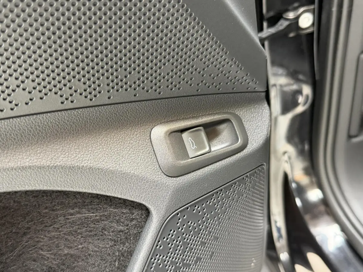 80 Adaptieve cruise control | Apple CarPlay/Android Auto | Climate control | Getint glas| Keyless entry | LED verlichting | Elektrisch bedienbare achterklep | Stuurwiel verwarmd | Rondomzich