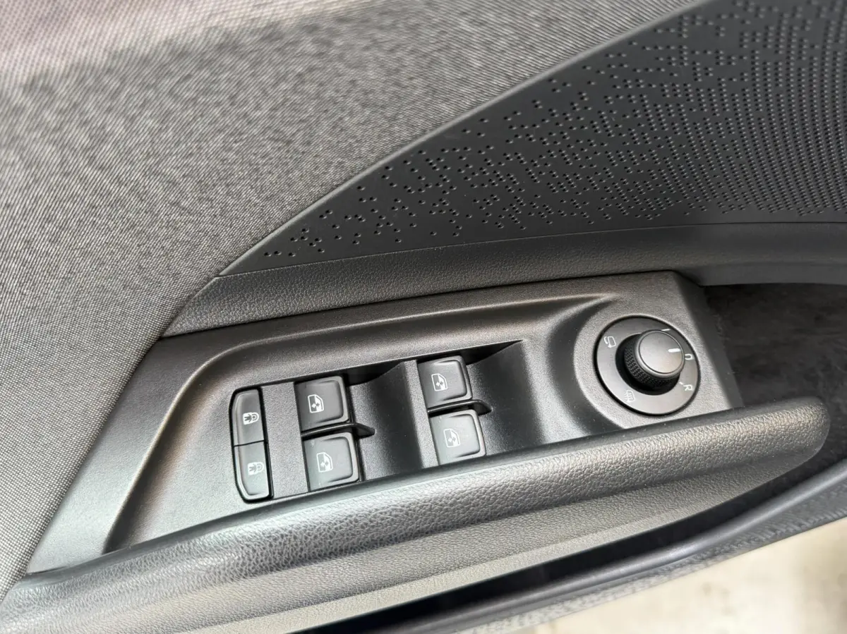 80 Adaptieve cruise control | Apple CarPlay/Android Auto | Climate control | Getint glas| Keyless entry | LED verlichting | Elektrisch bedienbare achterklep | Stuurwiel verwarmd | Rondomzich