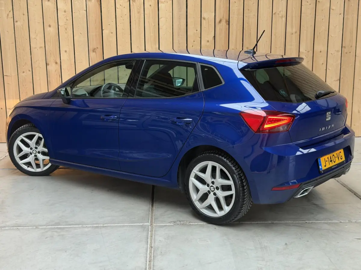 1.0 TSI FR Business Intense Apple CarPlay/Android Auto | Achteruitrijcamera | Beats Audio | Cruise control | Getint glas | Navigatiesysteem | Parkeersensoren voor en achter