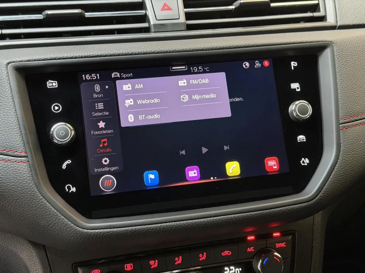 1.0 TSI FR Business Intense Apple CarPlay/Android Auto | Achteruitrijcamera | Beats Audio | Cruise control | Getint glas | Navigatiesysteem | Parkeersensoren voor en achter