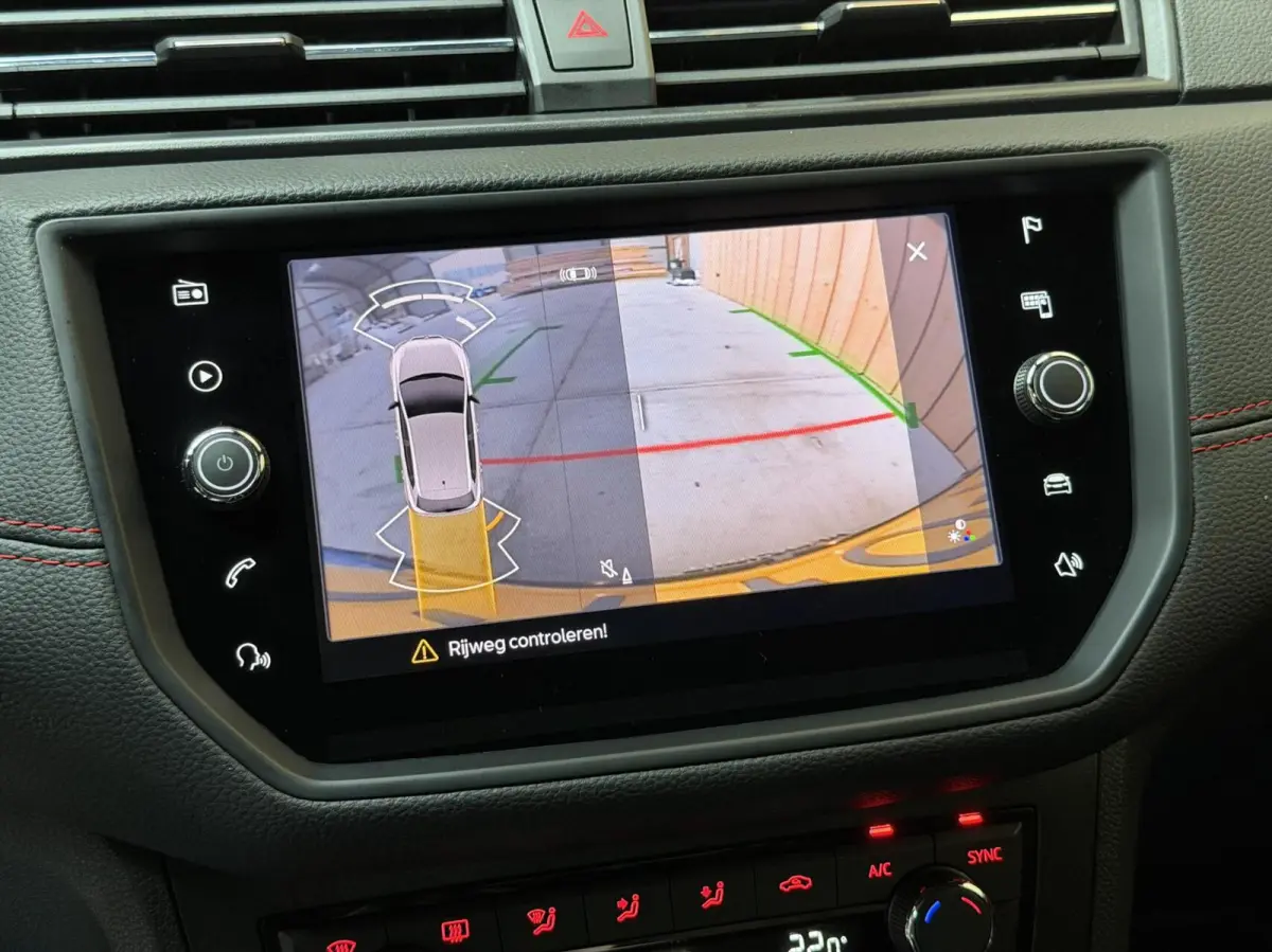 1.0 TSI FR Business Intense Apple CarPlay/Android Auto | Achteruitrijcamera | Beats Audio | Cruise control | Getint glas | Navigatiesysteem | Parkeersensoren voor en achter
