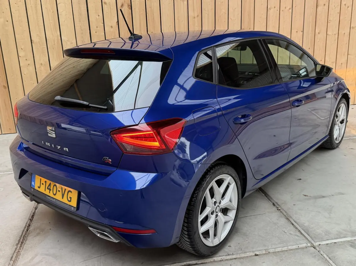 1.0 TSI FR Business Intense Apple CarPlay/Android Auto | Achteruitrijcamera | Beats Audio | Cruise control | Getint glas | Navigatiesysteem | Parkeersensoren voor en achter
