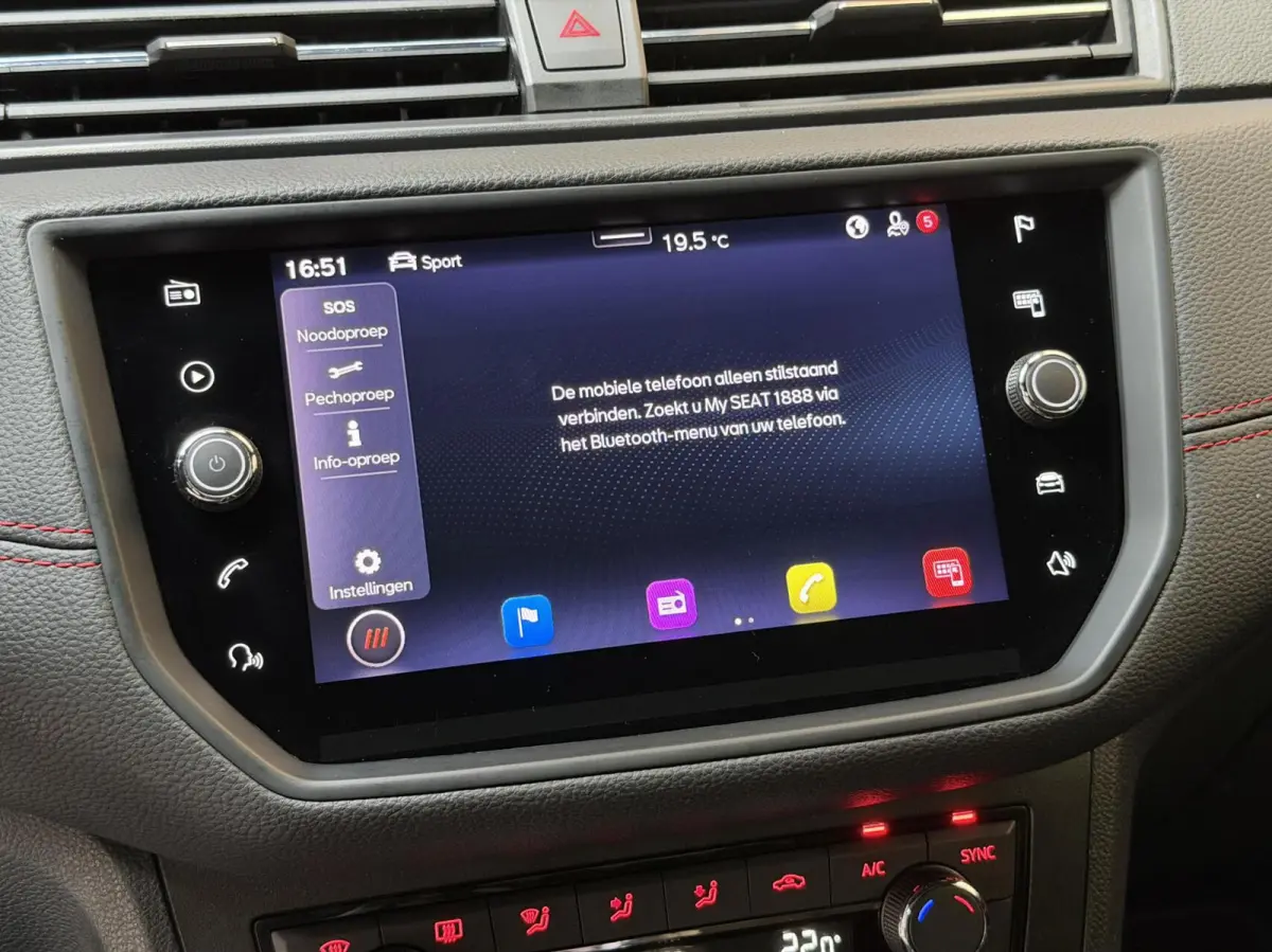 1.0 TSI FR Business Intense Apple CarPlay/Android Auto | Achteruitrijcamera | Beats Audio | Cruise control | Getint glas | Navigatiesysteem | Parkeersensoren voor en achter