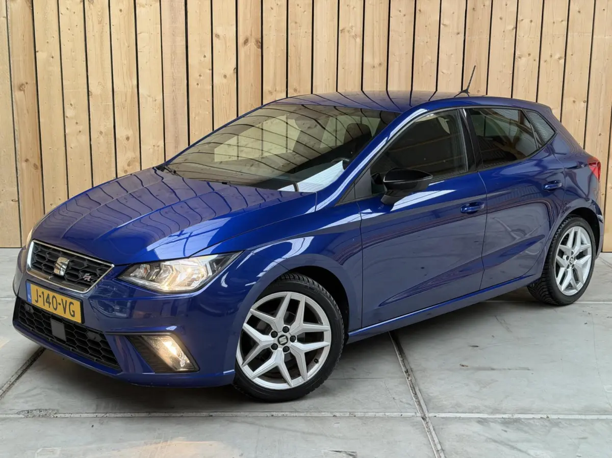 1.0 TSI FR Business Intense Apple CarPlay/Android Auto | Achteruitrijcamera | Beats Audio | Cruise control | Getint glas | Navigatiesysteem | Parkeersensoren voor en achter