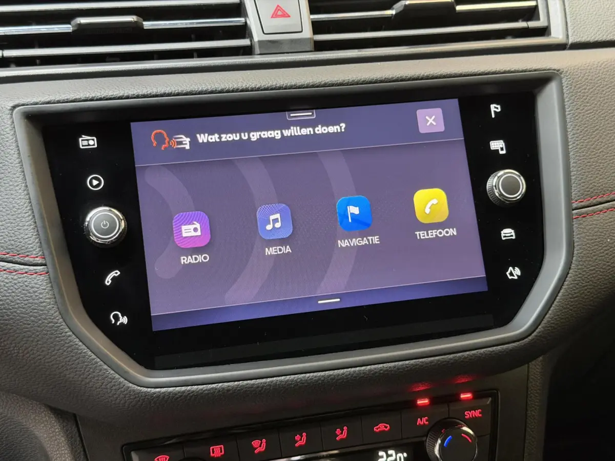 1.0 TSI FR Business Intense Apple CarPlay/Android Auto | Achteruitrijcamera | Beats Audio | Cruise control | Getint glas | Navigatiesysteem | Parkeersensoren voor en achter