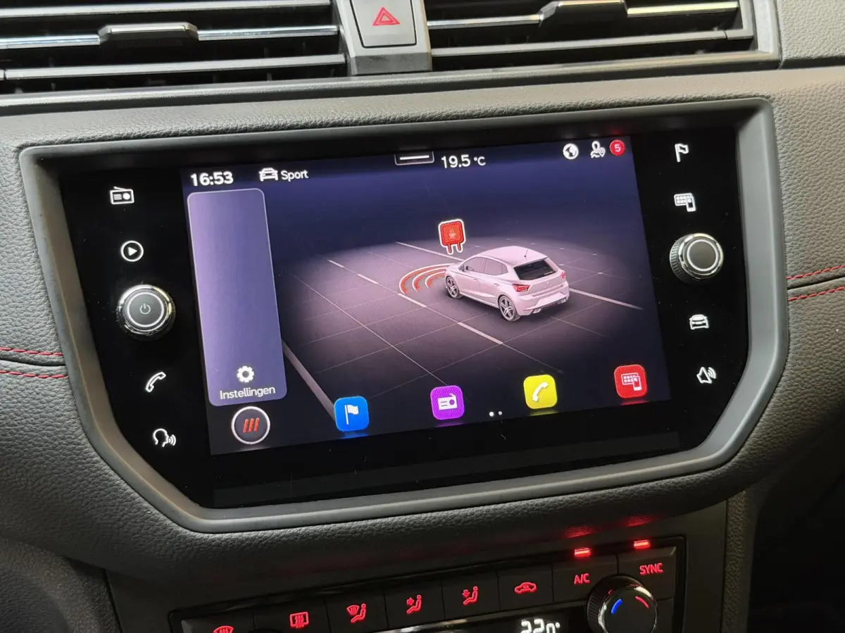 1.0 TSI FR Business Intense Apple CarPlay/Android Auto | Achteruitrijcamera | Beats Audio | Cruise control | Getint glas | Navigatiesysteem | Parkeersensoren voor en achter