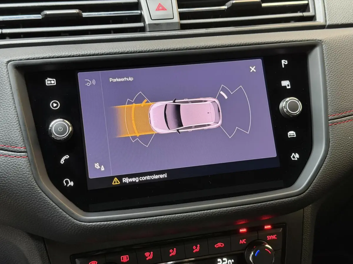 1.0 TSI FR Business Intense Apple CarPlay/Android Auto | Achteruitrijcamera | Beats Audio | Cruise control | Getint glas | Navigatiesysteem | Parkeersensoren voor en achter