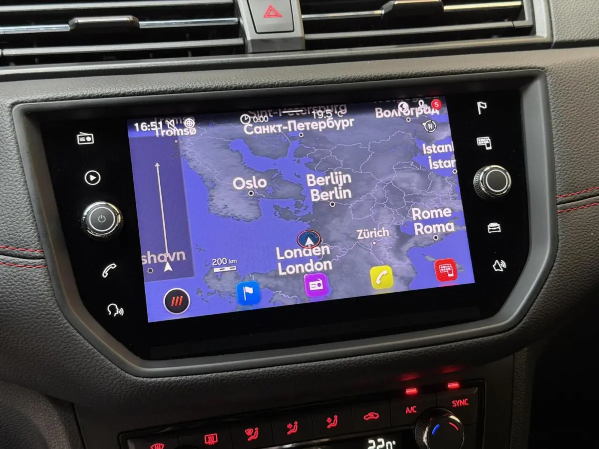 1.0 TSI FR Business Intense Apple CarPlay/Android Auto | Achteruitrijcamera | Beats Audio | Cruise control | Getint glas | Navigatiesysteem | Parkeersensoren voor en achter